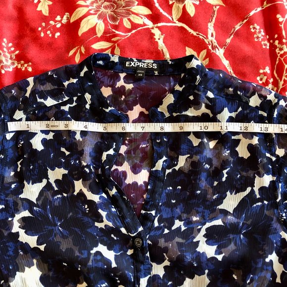 Express Floral-Print Sheer Convertible Sleeve Button-Front Tunic Shirt - XS - Picture 9 of 16